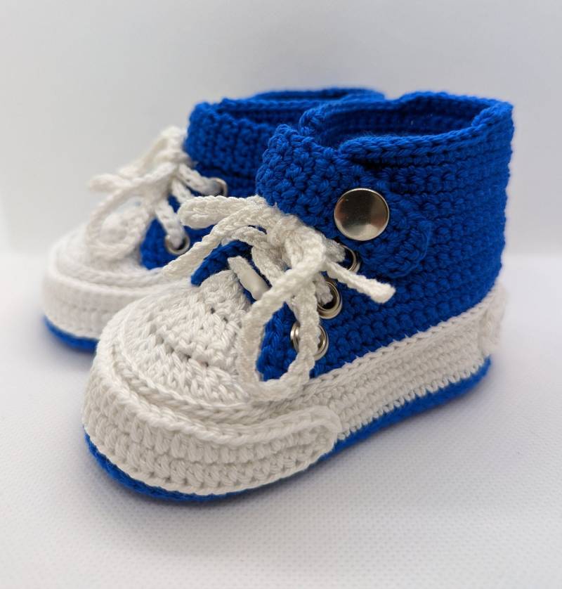 Babyschuhe Gehäkelt Handarbeit, Babyschuhe, Babychucks, Auf Wunsch Personalisierbar Mit Name Oder Geburtsdatum von Deinmalig