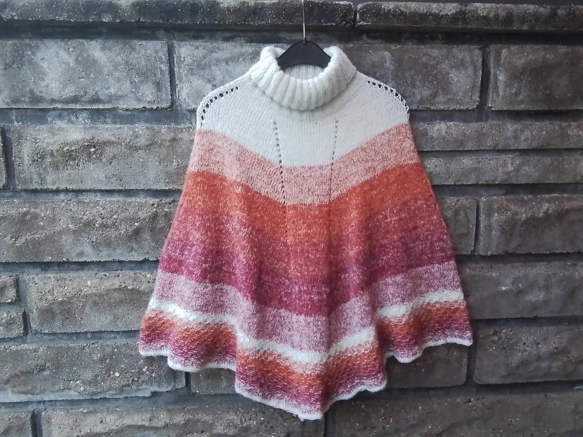 Poncho Mit Rollkragen Warm Und Flauschig von DeinzigBaer