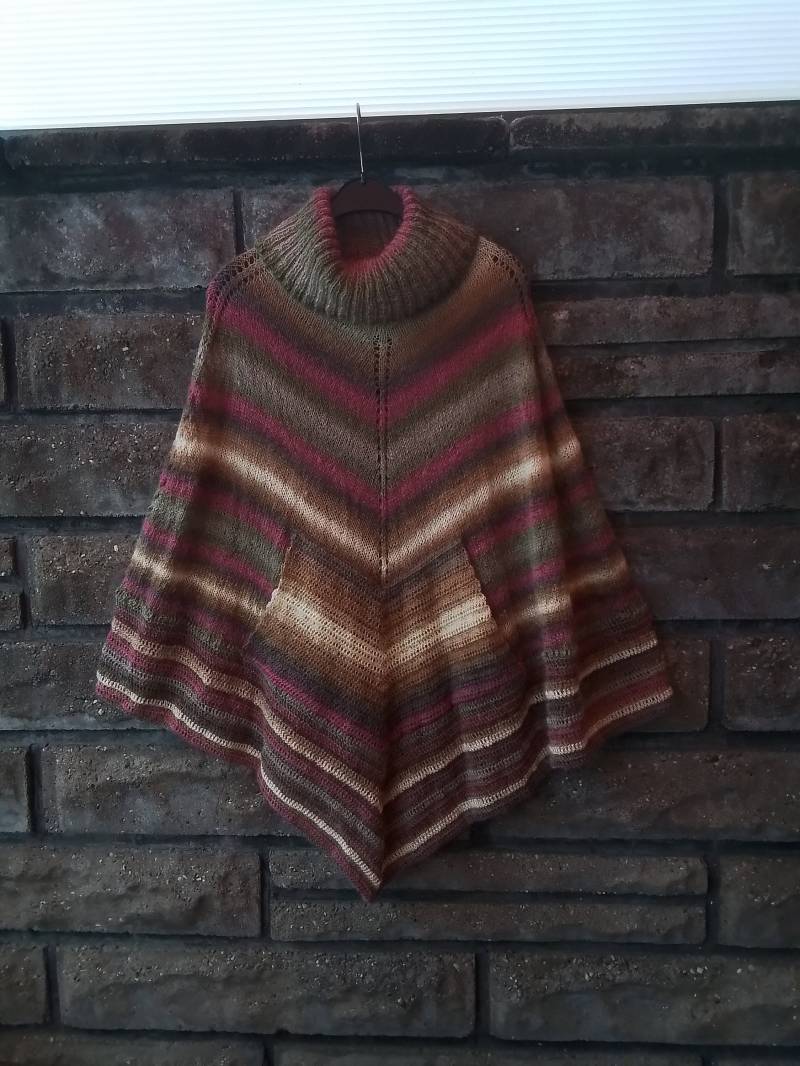 Poncho in Herbstfarben Mit Tasche Einheitsgröße von DeinzigBaer