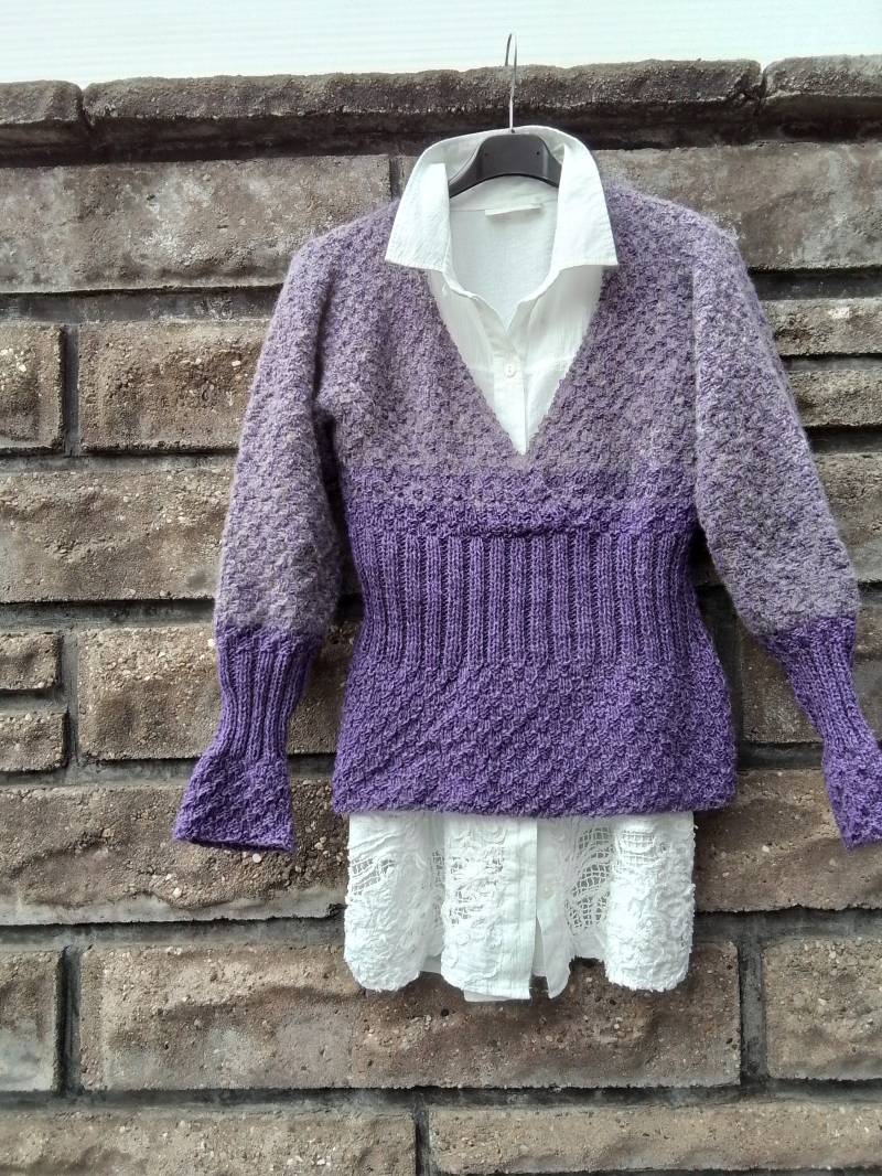 Taillierter Pullver Mit Tiefem V, Xs-S von DeinzigBaer