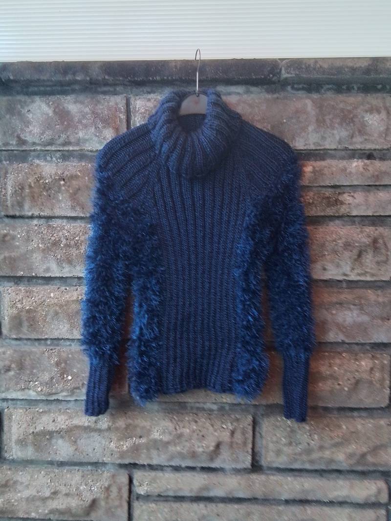 Ultramarinblauer Fasermix Pullover von DeinzigBaer