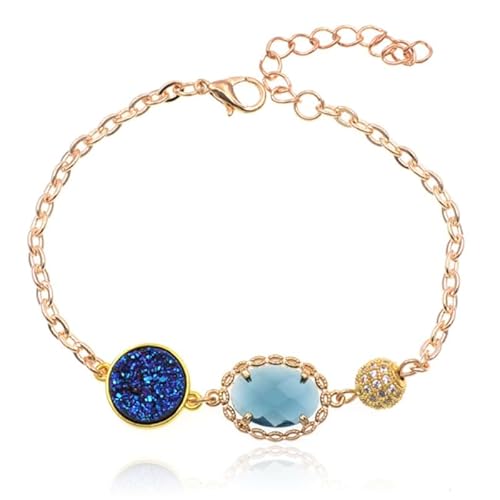 Goldfarbenes verstellbares Damenarmband mit blauem Glasstein von Deja Jewels