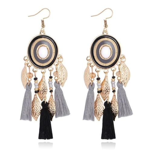 Statement Ohrringe mit runden Anhänger, Charms und Quasten - Grau Schwarz von Deja Jewels