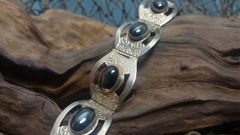 sterling Silber Und Hämatit 6-Panel Klapp Armband Adler Gestempelt Made in Mexiko sterling Silber Und Hämatit 6-Panel Klapp Armband Adler Gestempelt Made in Mexiko von DejaGrooving