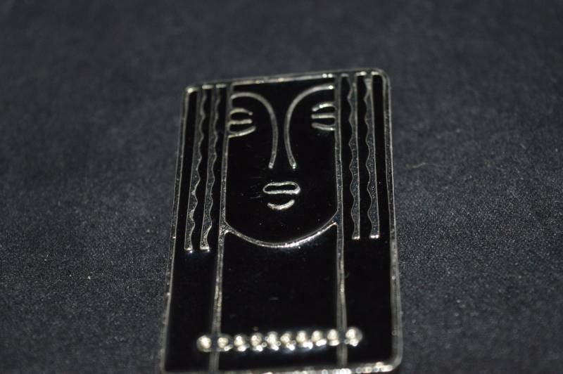 Frau Brosche/Anhänger Gold Schwarz Emaille Ritz Schmuck Anstecknadel 2 "x 1, 25" Emaille-Anhänger von DejaVuDeco