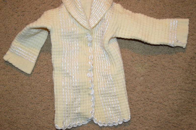 Gelbe Säugling Pullover/1950Er Jahre Wolle Glänzend Trim Gelb Kleinkind Kleidung /Dolls 12" Lang X 6, 5" von DejaVuDeco