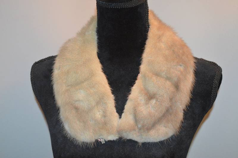 Silber/Grau Nerz Kragen Satin Futter Haken Und Auge Verschluss 24 Zoll Ausschnitt von DejaVuDeco