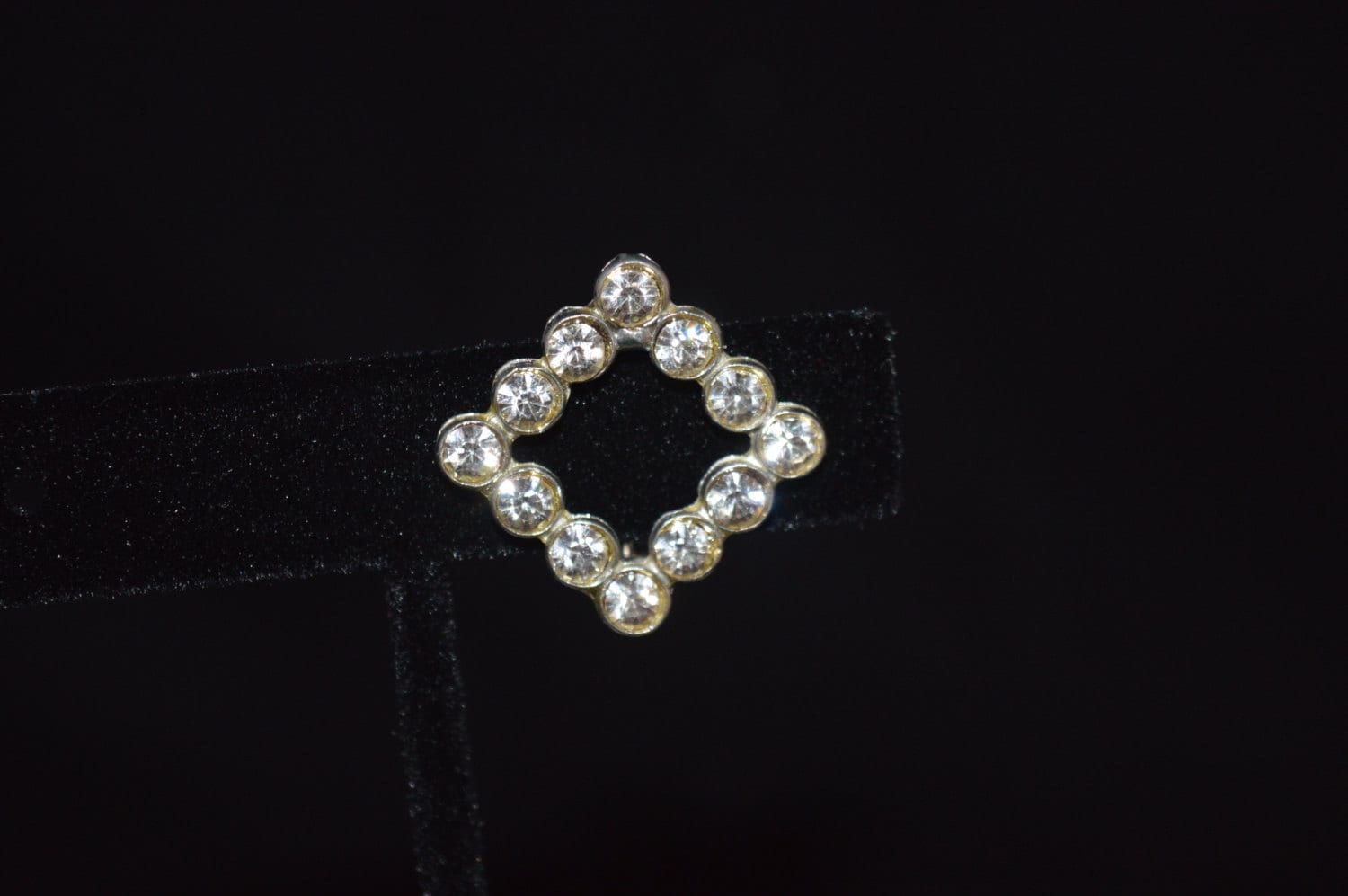 Strass Pin/Diamant Form Stift Vintage Anstecknadel Brosche Strass-Brosche Schmuck Pin von DejaVuDeco