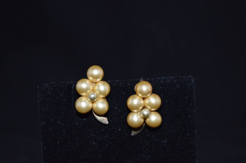 Trauben Ohrringe/Abgeschraubte Perlen Mit Und Gold Abschraubbare Undurchbohrte von DejaVuDeco