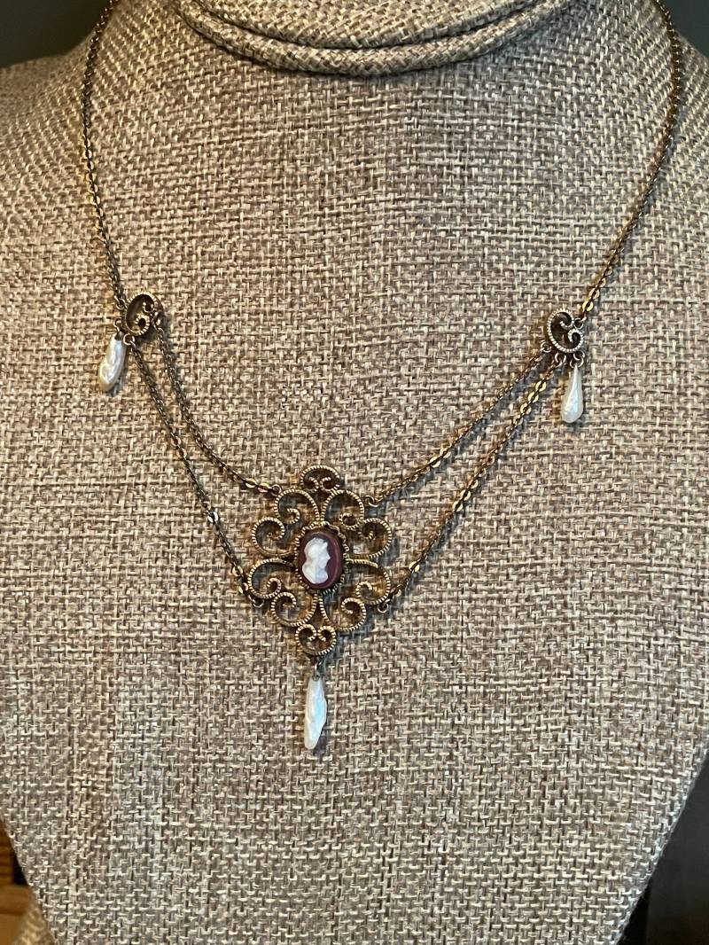 C1920 Gold Filled Achat Cameo Festoon Halskette Mit Dog Tooth Perlentropfen von DejaVuJewelsCo