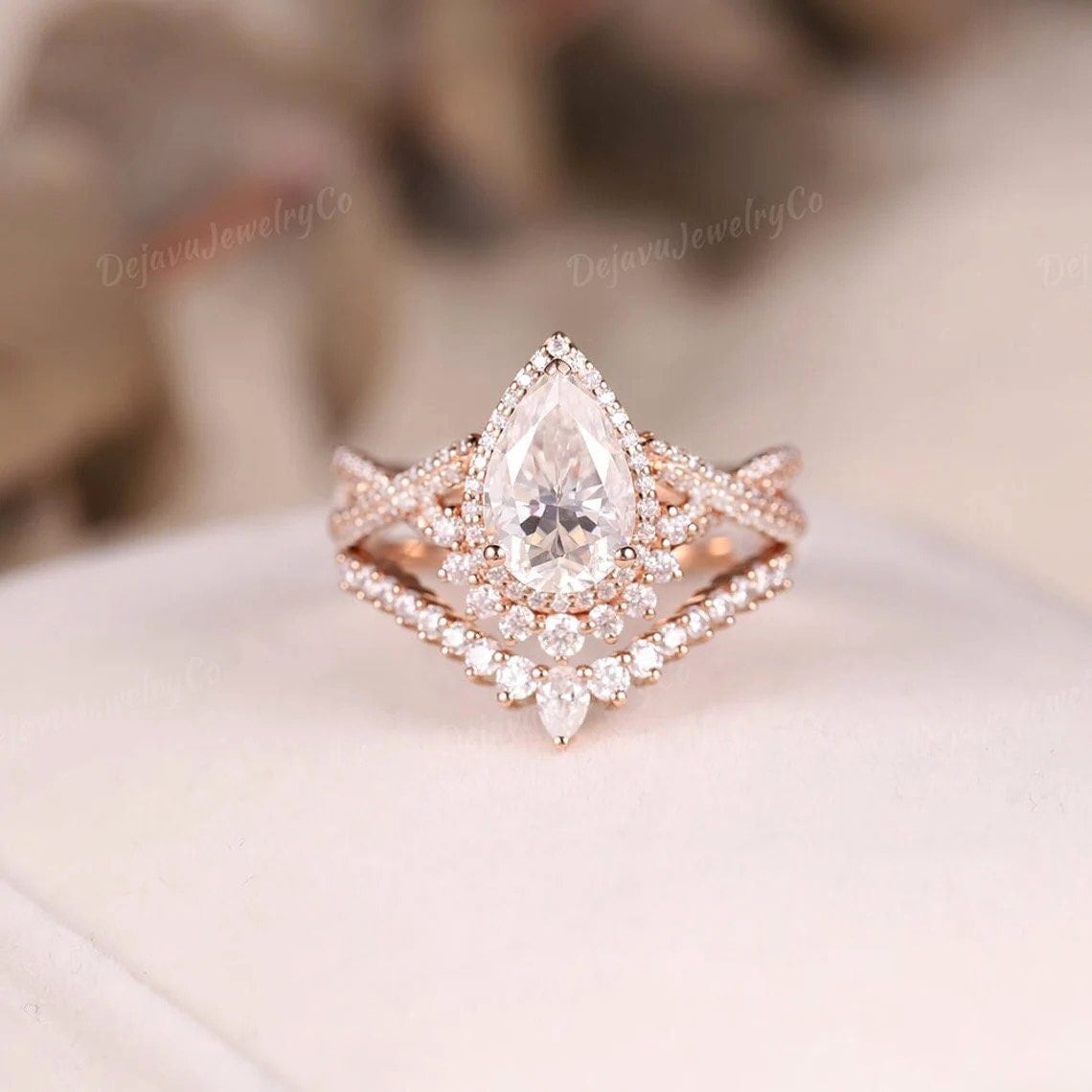 Einzigartige Birnenförmige Moissanite Verlobungsring Set Art Deco Ehering Twisted Ring Halo Versprechen Geschenk Für Sie von DejavuJewelryCo