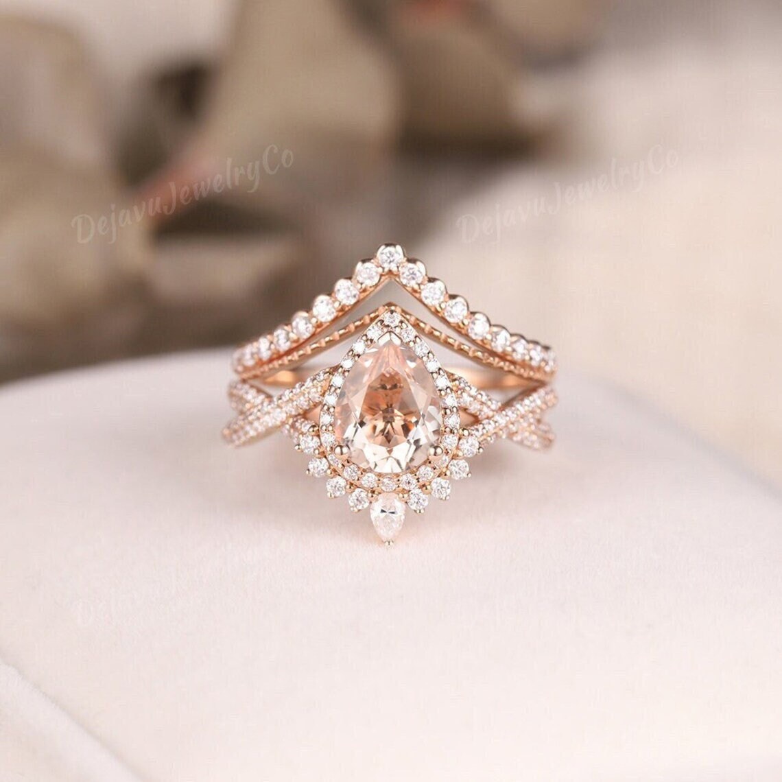 Pear Cut Morganit Ehering Set Massiv Rosegold Verlobungsring Verdrehter Ring Halo Chevron Band Versprechen Geschenk von DejavuJewelryCo