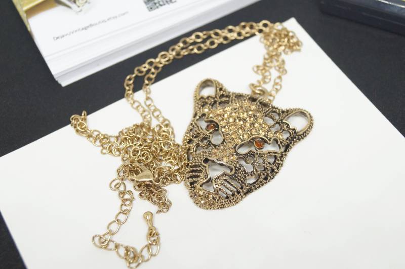 Vintage Avon Panther Halskette Gold Strass Leopard Schmuck von DejavuVintageBoutiq