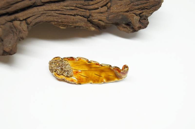 Vintage Porzellan Herbstblatt Brosche, Herbst Schmuck von DejavuVintageBoutiq