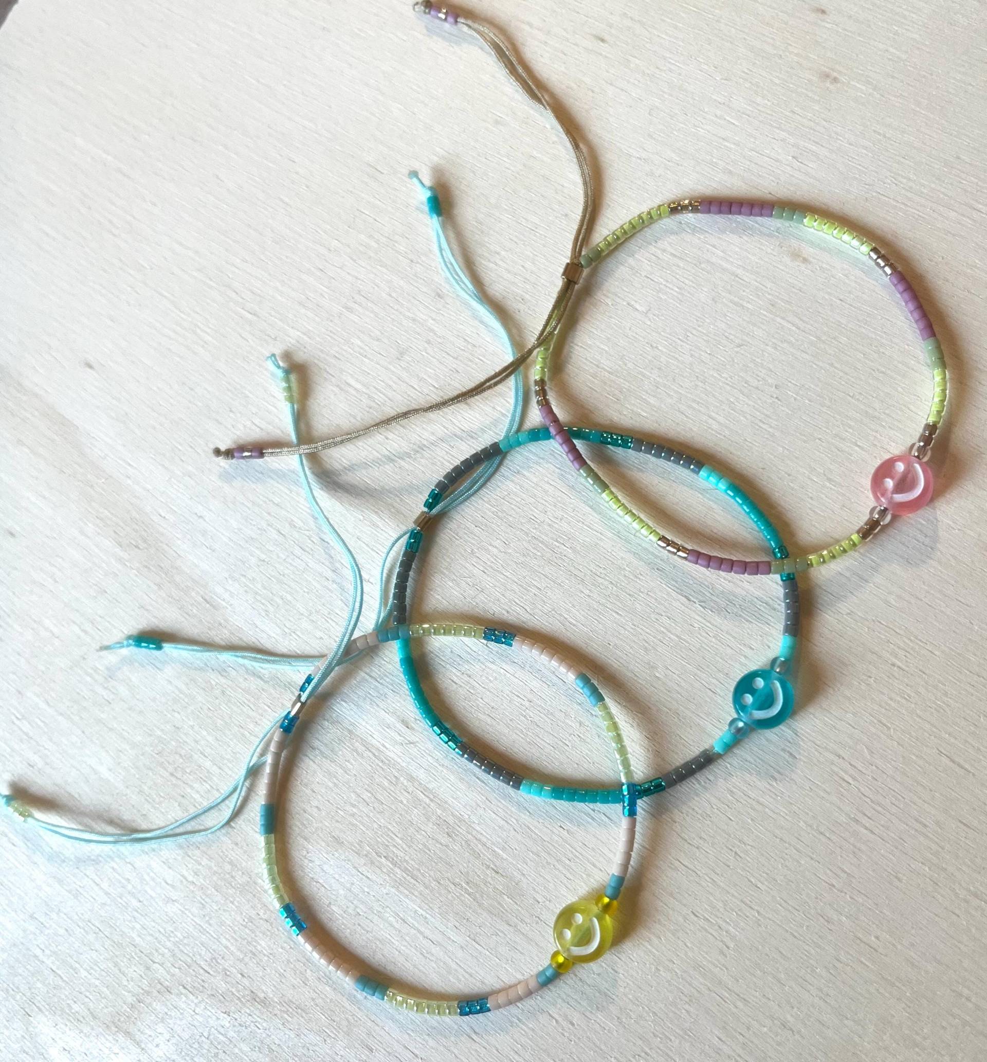 Perlenarmband Fein Miyuki Glasperlen Smiley Perlenarmband Fein Miyuki Glasperlen Smiley von DejligSchmuck