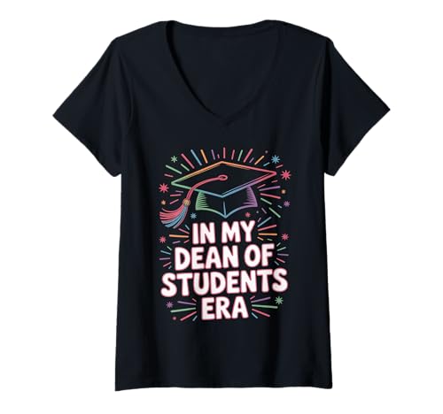 Damen In My Dean of Students Era Berater Fakultätsschule - T-Shirt mit V-Ausschnitt Damen In My Dean of Students Era Berater Fakultätsschule - T-Shirt mit V-Ausschnitt von Dekan -Vibes der Hochschule Fakultät