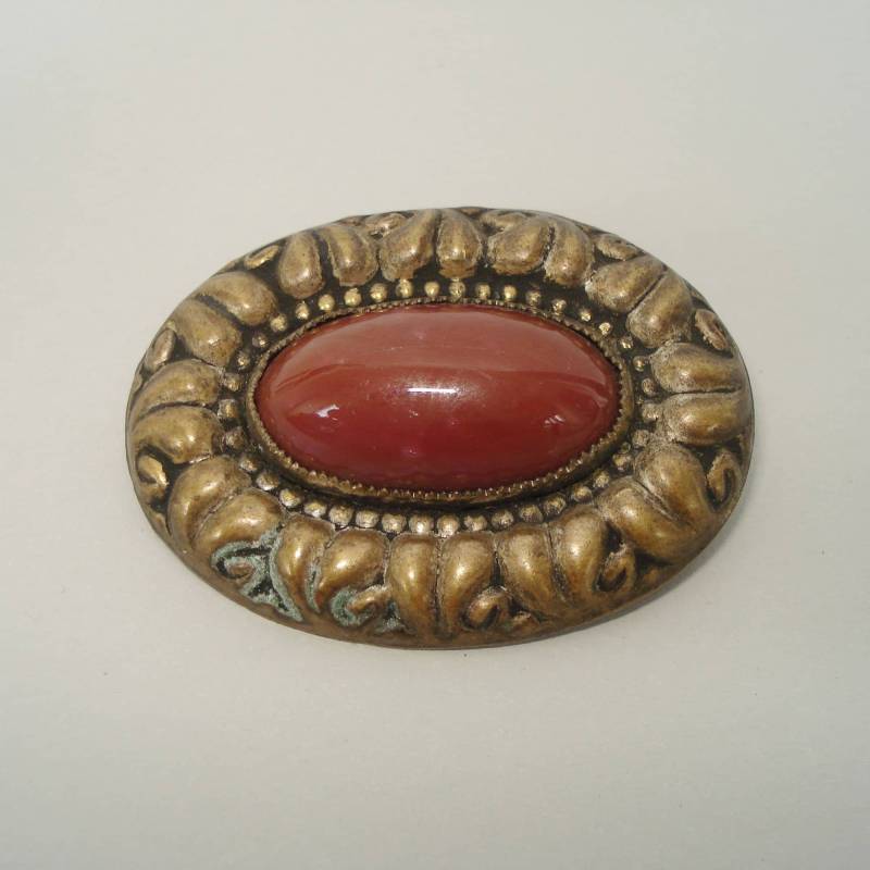 Vintage Oval Brosche Bronze Und Rot Cabochon Vintage Oval Brosche Bronze Und Rot Cabochon von DekoLet