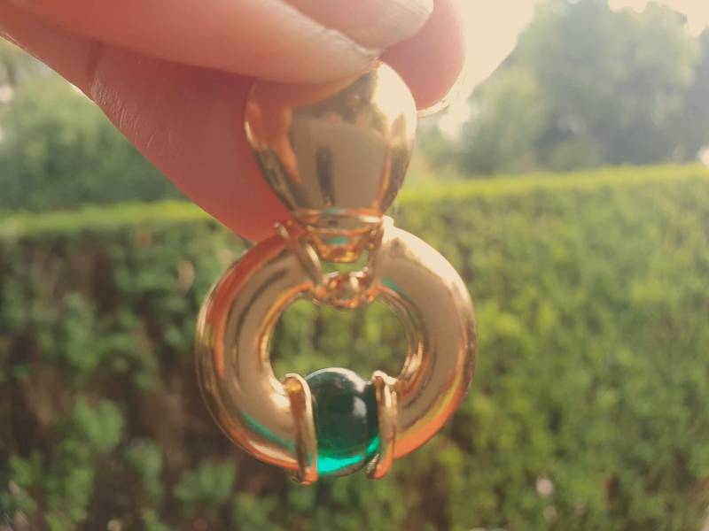 Avon Modeschmuck Ohrringe Goldfarben Mit Grünem Stein Vintage von DekoWerkstatt