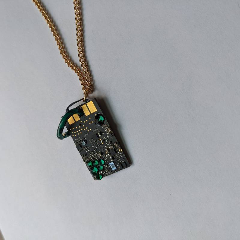 Black & Green Motherboard Unikat Technik Halskette von DelicaTech