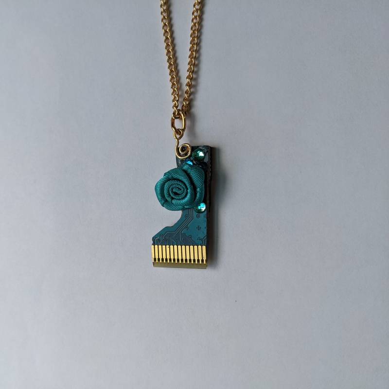 Blaue Gpu Mit Blume Unikat Technologie Halskette Blaue Gpu Mit Blume Unikat Technologie Halskette von DelicaTech