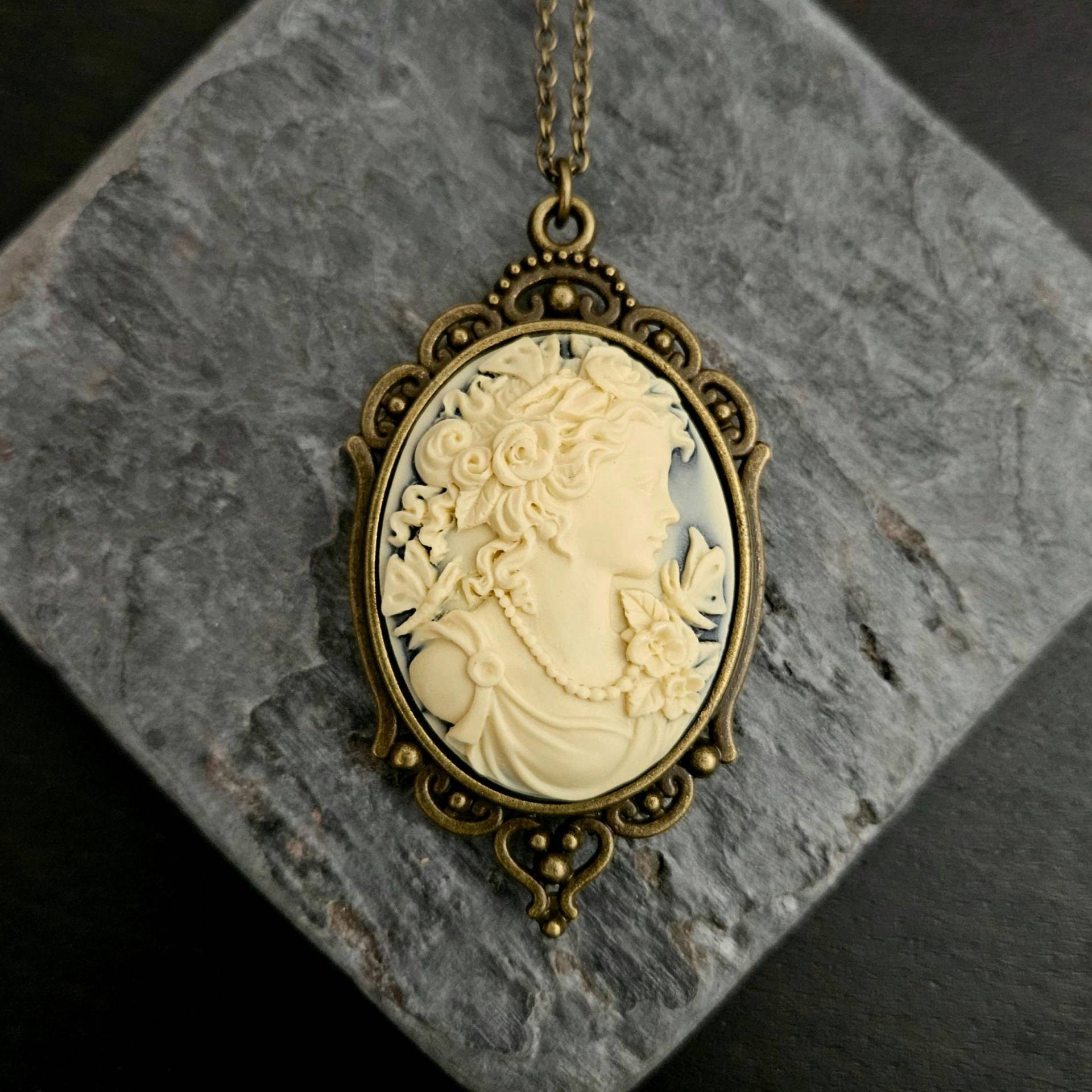 Blaue Kamee Halskette, Schmetterling Kamee, Hellblaue Lange Schmuck, Urlaub Geschenkideen, Geschenkideen Für Mama von DelicateIndustry1