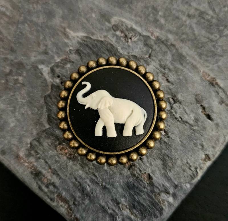 Elefant Cameo Brosche, Kleine Schwarze Runde Tier Schmuck, Urlaub Geschenkideen, Geschenkideen Für Mama von DelicateIndustry1