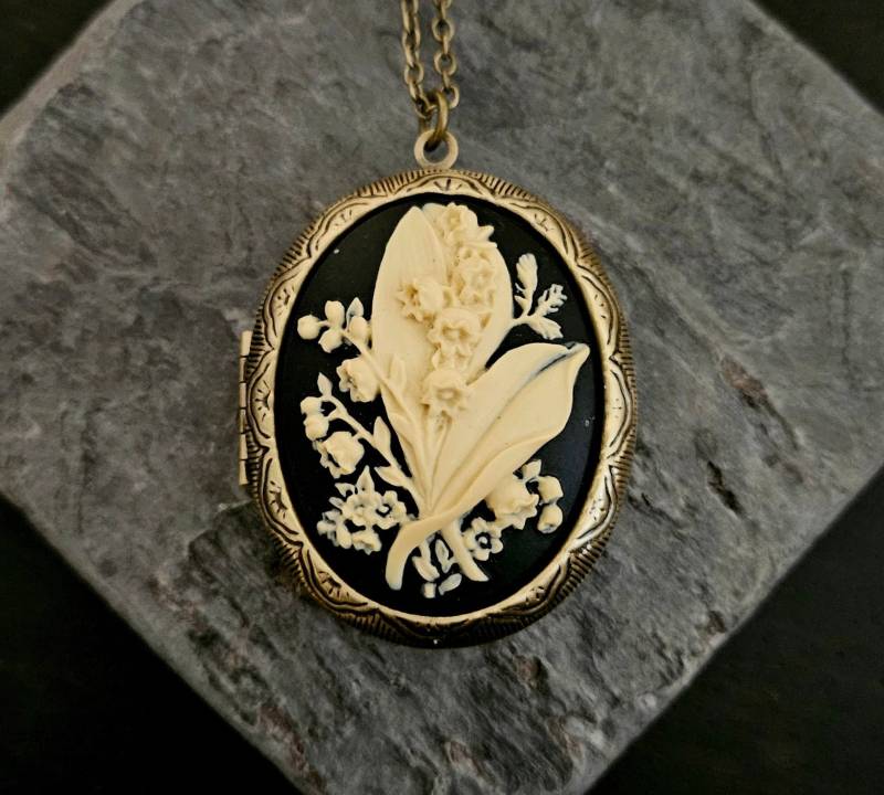Lilie Blume Kamee Medaillon, Schwarze Halskette, Maiglöckchen, Große Lange Schmuck, Geschenkideen Für Mama von DelicateIndustry1