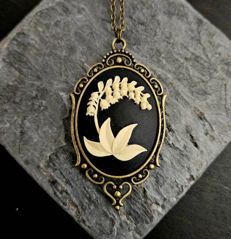 Maiglöckchen Kamee Halskette, Schwarze Blume Lange Schmuck, Urlaub Geschenkideen, Geschenkideen Für Mama von DelicateIndustry1