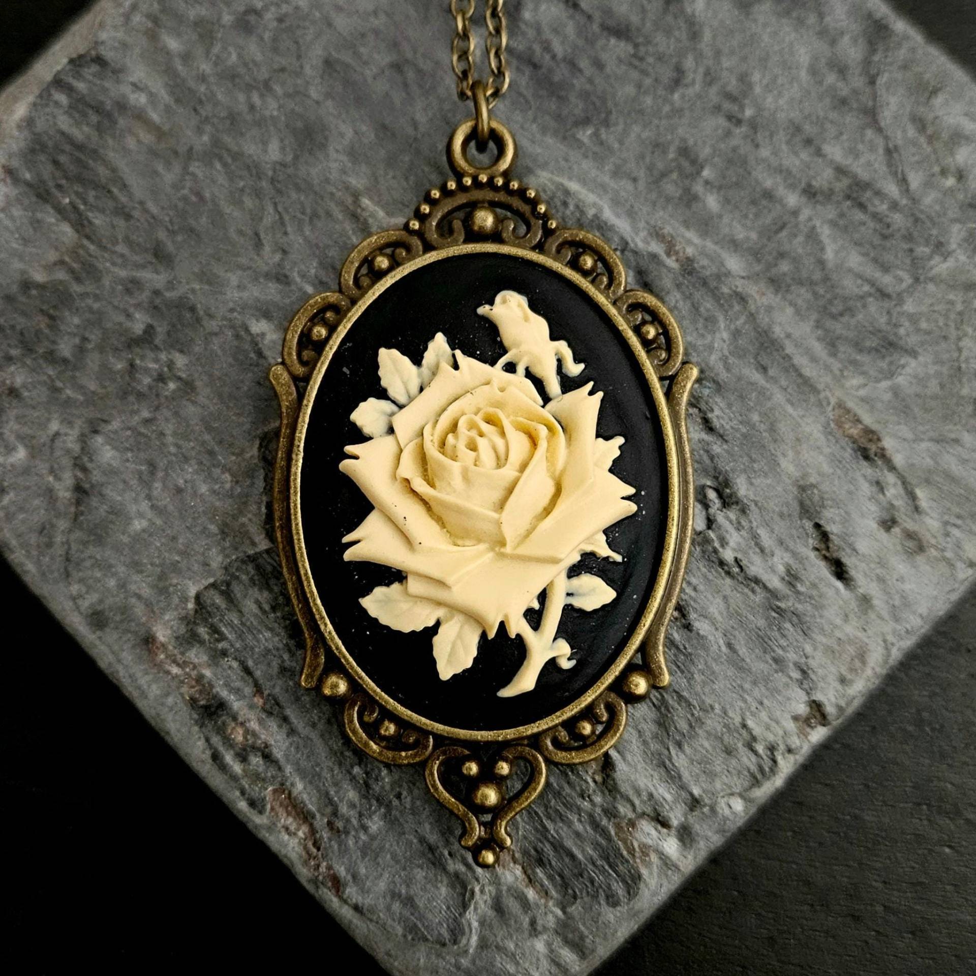 Rose Kamee Halskette, Blumen Renaissance Lange Schmuck, Einzigartiges Geschenk Für Sie, Urlaub Geschenkideen von DelicateIndustry1