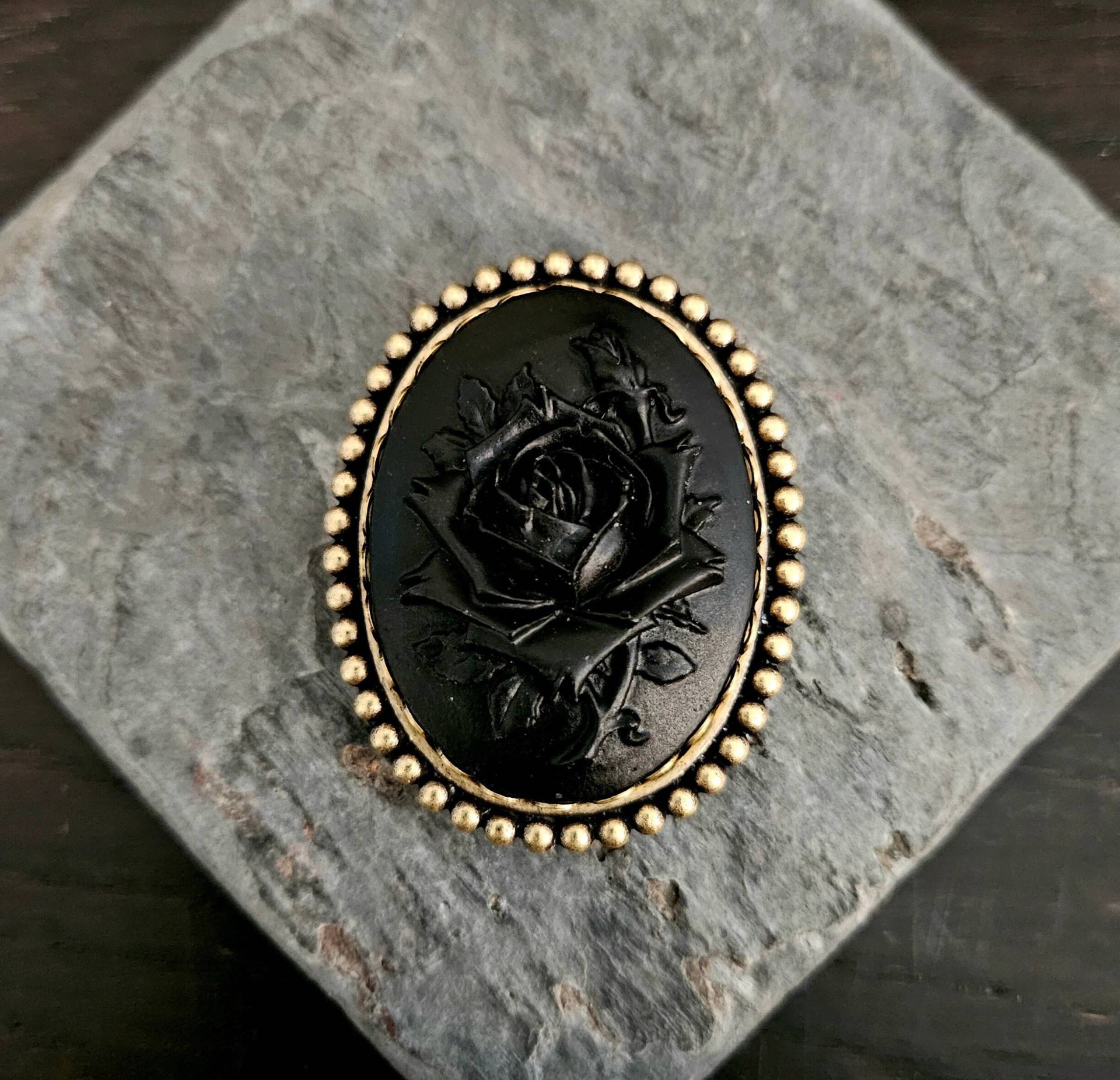 Schwarze Rose Cameo Brosche, Antike Messing Trauer Gothic Weihnachtsgeschenk Ideen, Geschenk Ideen Für Mama, Einzigartiges von DelicateIndustry1