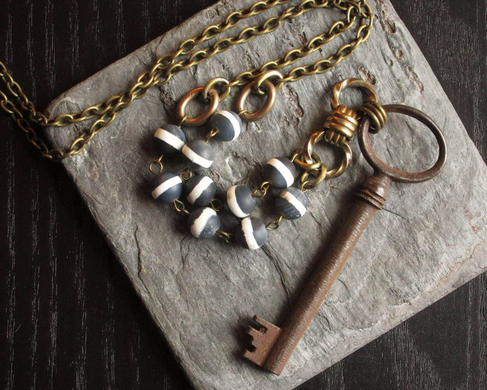 Skeleton Schlüssel Halskette, Vintage Lange Mixed Media Schmuck, Ooak, Einzigartiges Weihnachtsgeschenk, Geschenke Für Sie von DelicateIndustry1