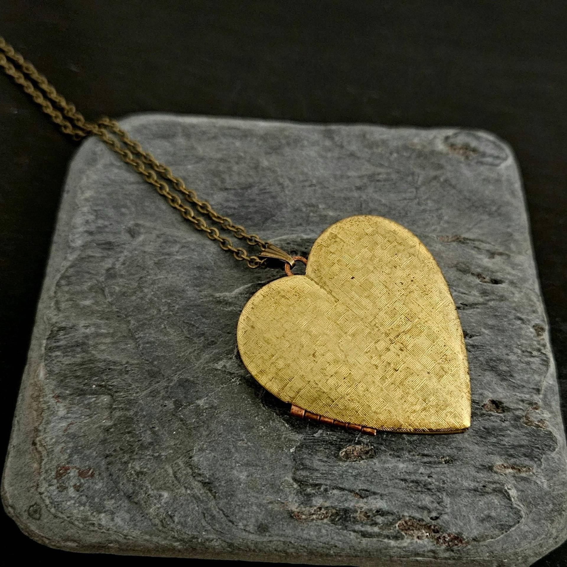 Vintage Messing Herz Medaillon Halskette Lange Antiqued Kette von DelicateIndustry1