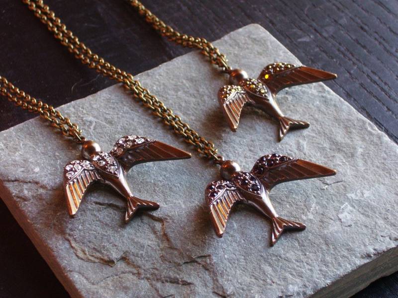 Vogel Halskette, Schwalbe Tier Anhänger, Messing Lange Urlaub Geschenk Ideen, Einzigartiges Weihnachtsgeschenk von DelicateIndustry1