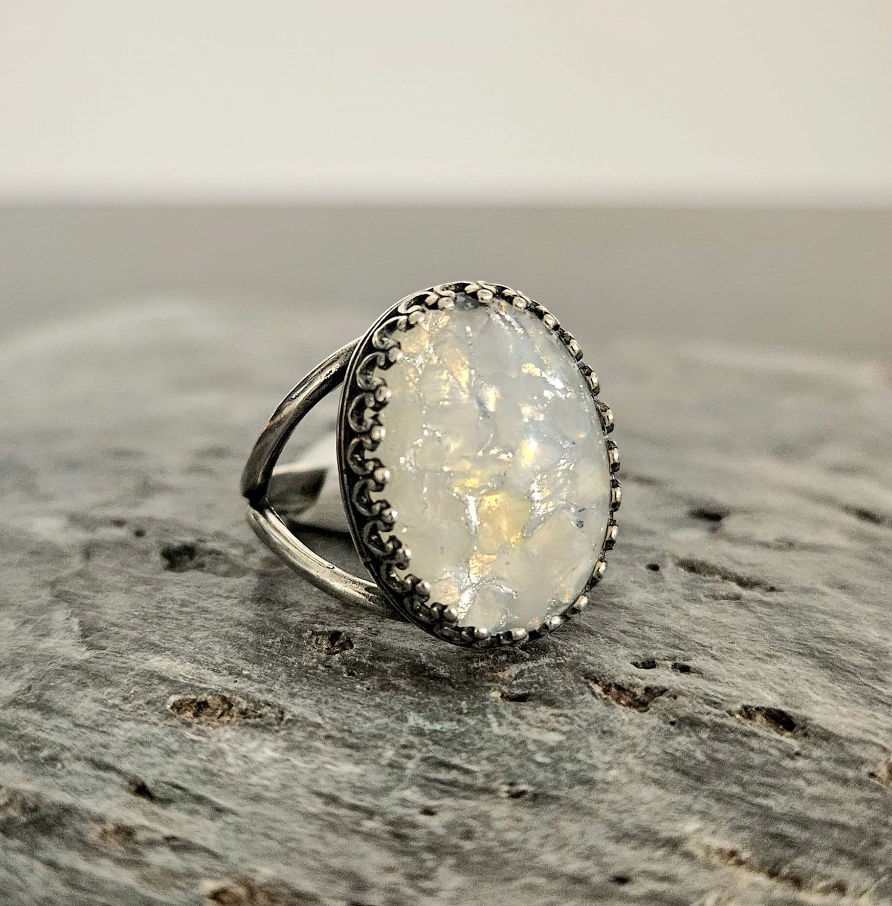 Weißer Glasopalring, Antiker Silberring, Glasopalschmuck, Weihnachtsgeschenkideen, Geschenkideen Für Mama, Einzigartiges Weihnachtsgeschenk von DelicateIndustry1