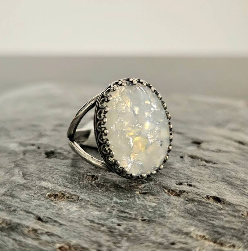 Weißer Glasopalring, Antiker Silberring, Glasopalschmuck, Weihnachtsgeschenkideen, Geschenkideen Für Mama, Einzigartiges Weihnachtsgeschenk von DelicateIndustry1
