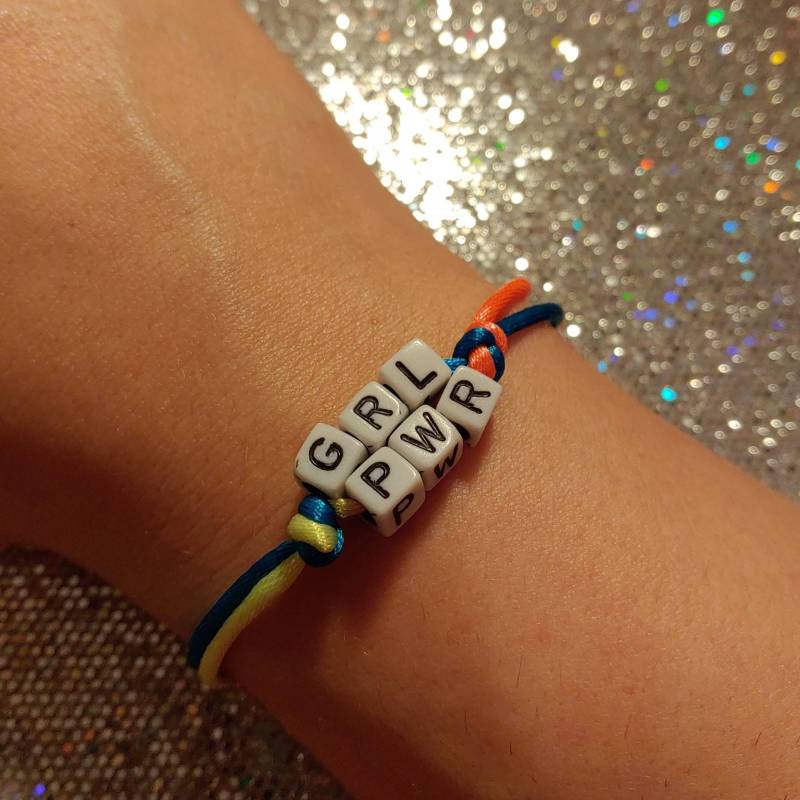 Girl Power Armband Einstellbar Handmade Cord von DeliciousNailDesigns