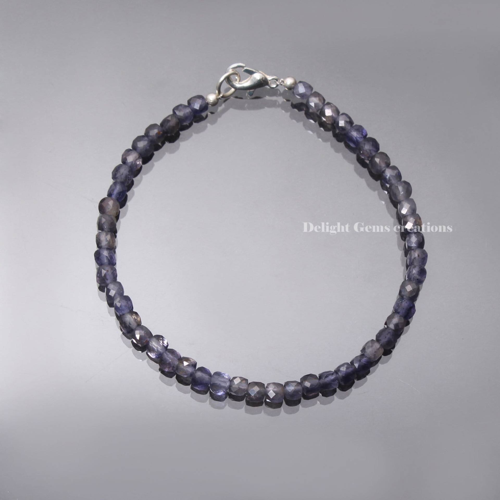 Natürliche Iolith Facettierte Würfel Perlen Armband, 4mm Iolith Edelstein Schmuck, Geschenk Für Sie, Frauen Armband von DelightGemsCreations