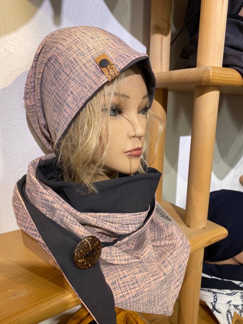 Beanie Apricot Grau Rosa Zum Wenden Von Delimade Mütze Geschenk Damen Unisex von Delimade