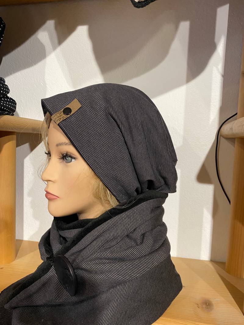 Beanie Mütze Schwarz Grau Zum Wenden Von Delimade/Geschenk Ostern Muttertag von Delimade