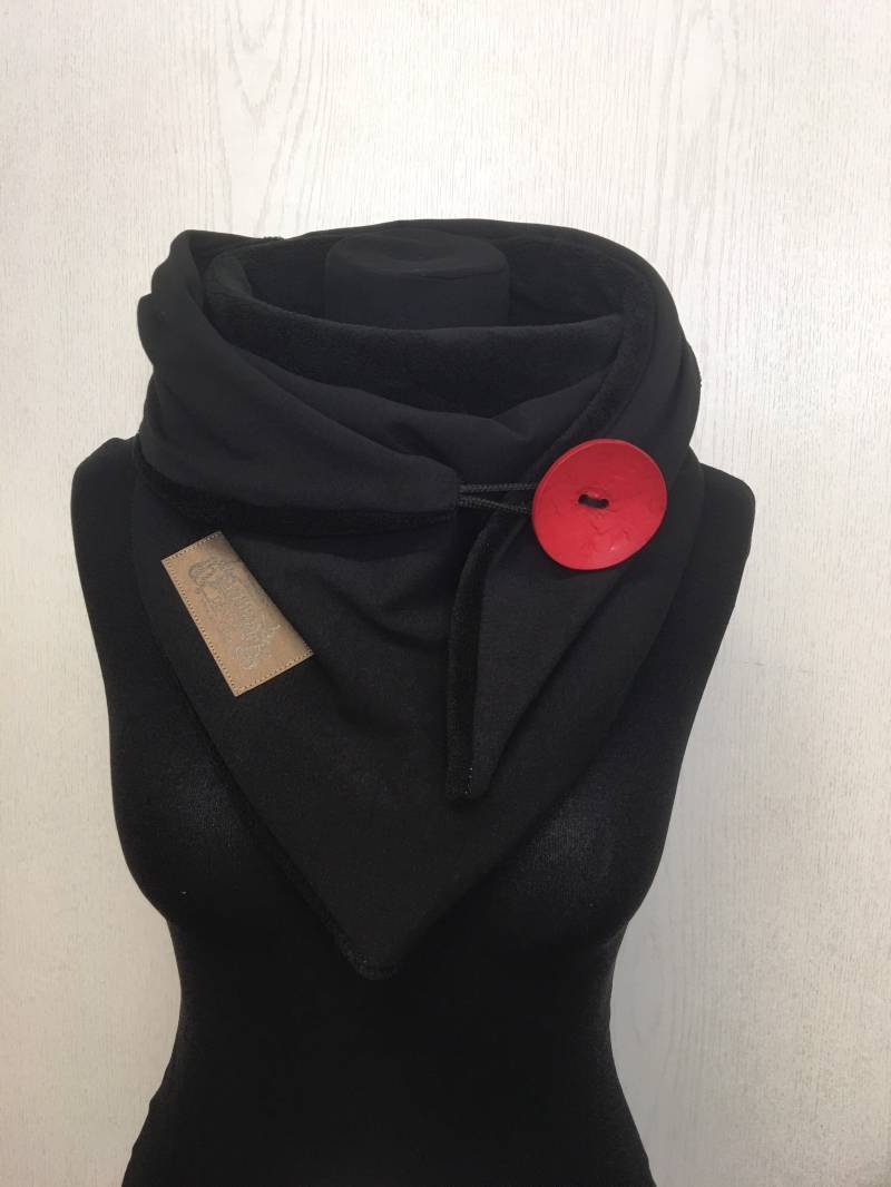 Schal Mit Knopf Warmer Weicher Wickelschal Schwarz Rot Und Fleece Von Delimade Geschenk Dreieckstuch Damen von Delimade