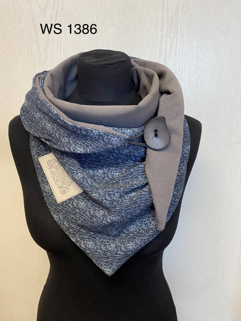 Tuch Mit Knopf Blau Grau Von Delimade Dreieckstuch Damen Knopfschal Wickelschal Geschenk Muttertag von Delimade