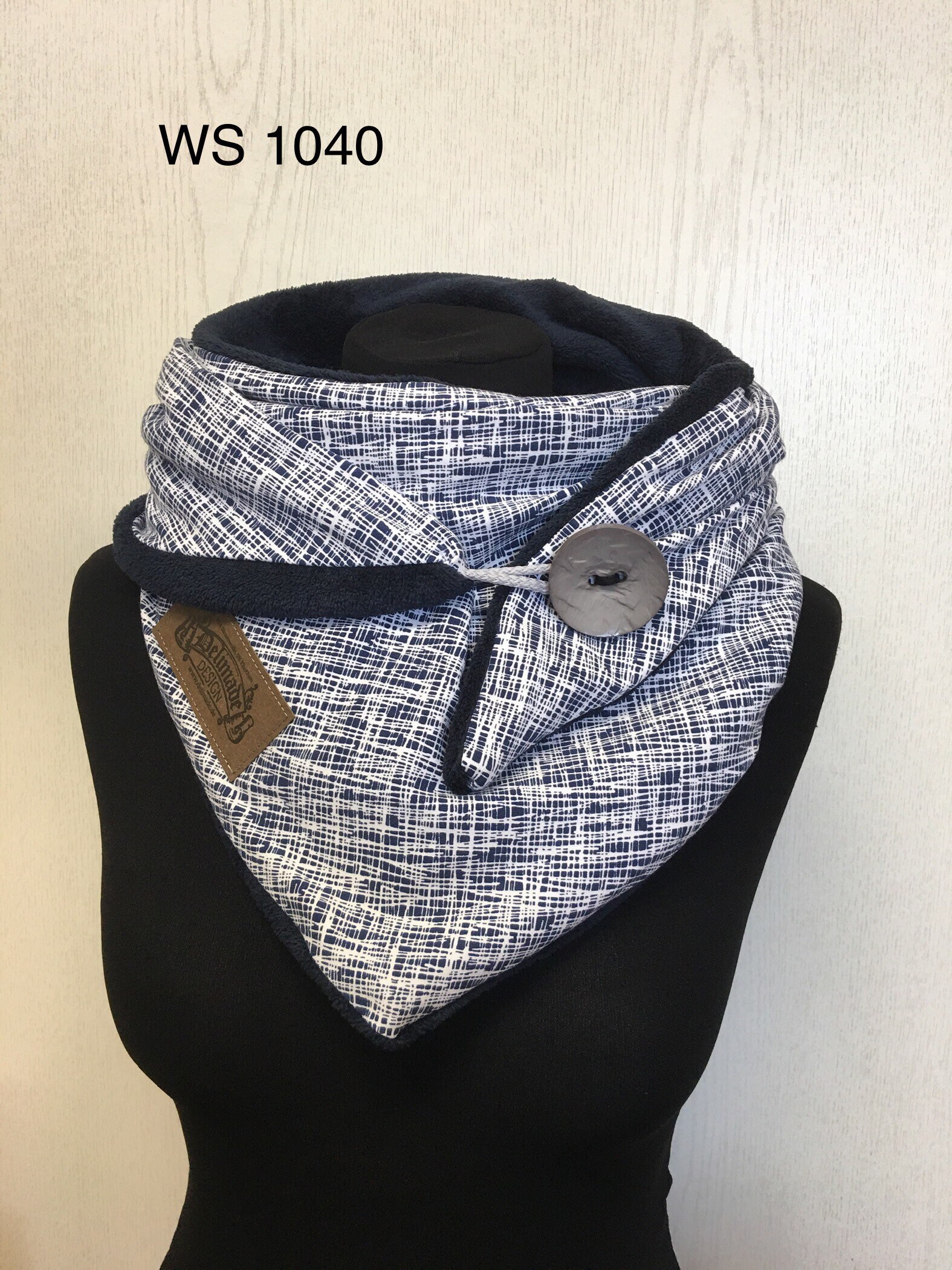 Warmer Weicher Schal Wickelschal Mit Knopf Blau Weiß Fleece Dreieckstuch Damen Knopfschal Von Delimade/Geschenk von Delimade