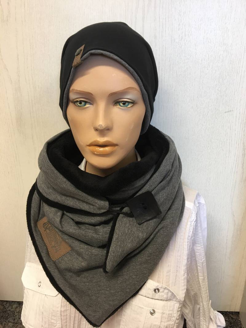 Wickelschal Mit Knopf Und Beanie Mütze Grau Schwarz Dreieckstuch Damen Fleece Winter Von Delimade von Delimade