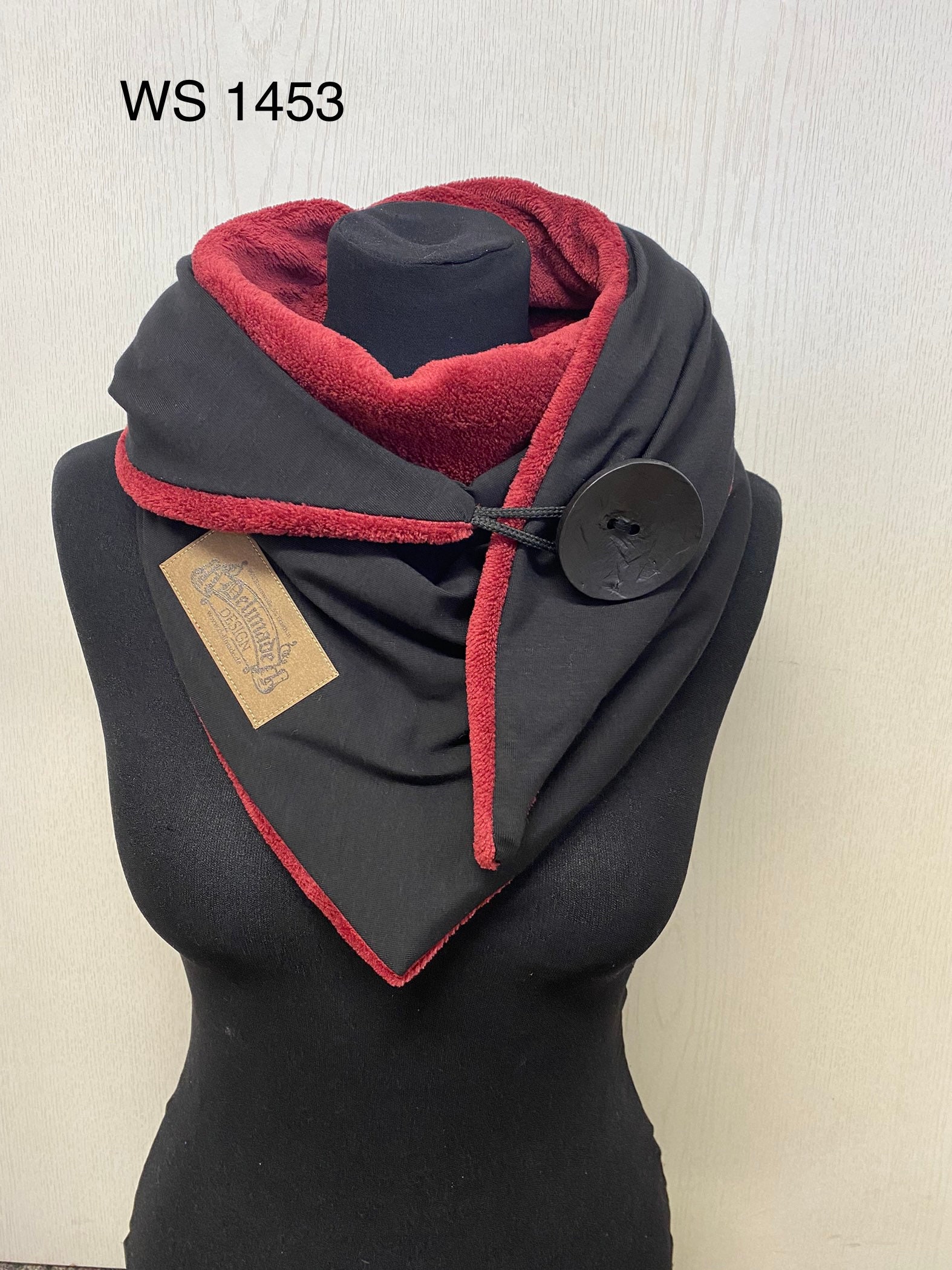 Wickelschal Schwarz Mit Knopf Fleece Weinrot Von Delimade Geschenk Weihnachten Schal Dreieckstuch Damen von Delimade
