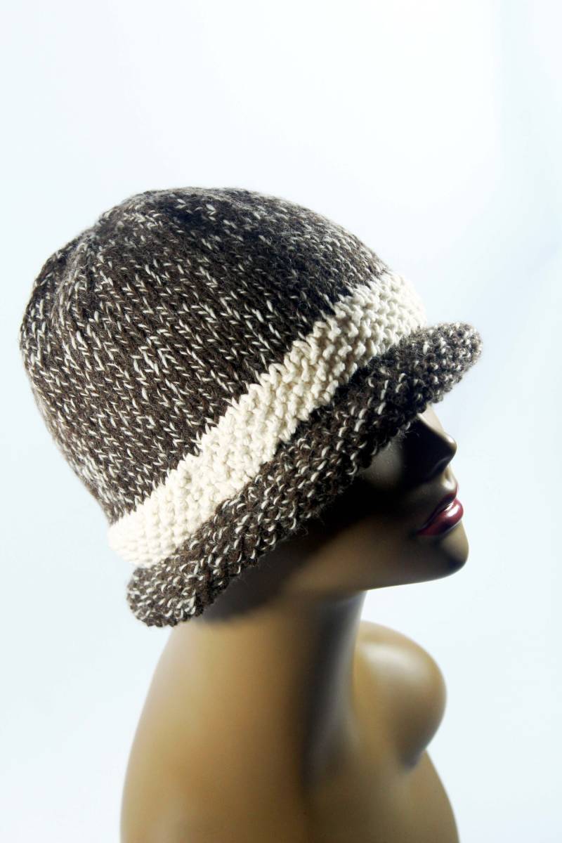 Handgestrickte Tweed Cloche Mütze Handgestrickte Tweed Cloche Mütze von DeloneaKnits