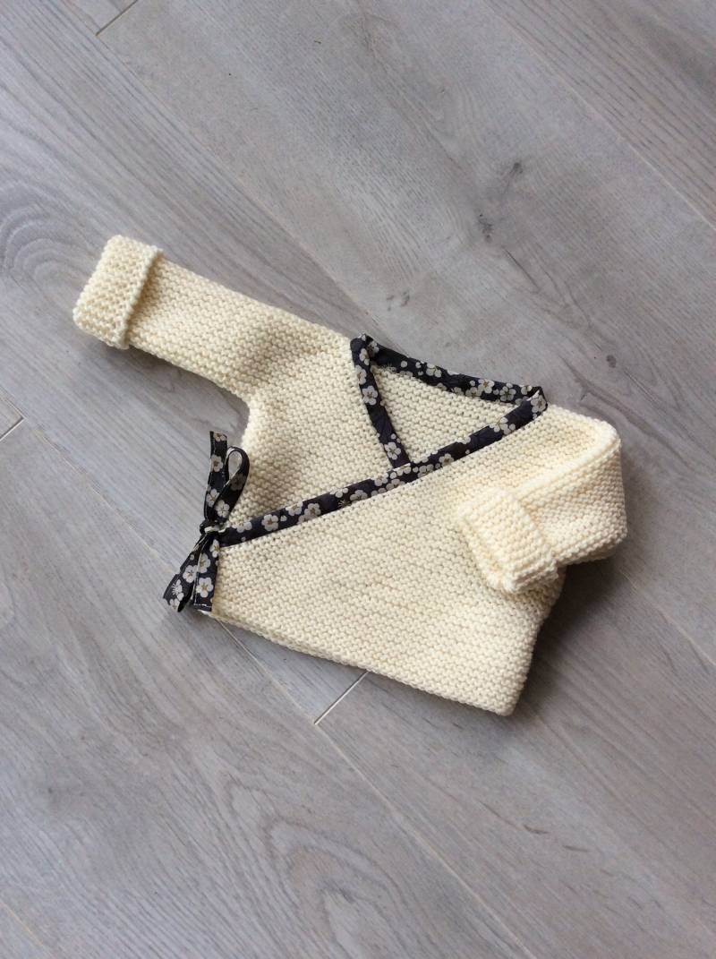 Babyweste, Wollwickeltop, Wollweste, Babyausstattung, Baby-Cardigan, Reine Wolle | 100% Merino, Handgestrickt, Liberty von DelphineCFrance