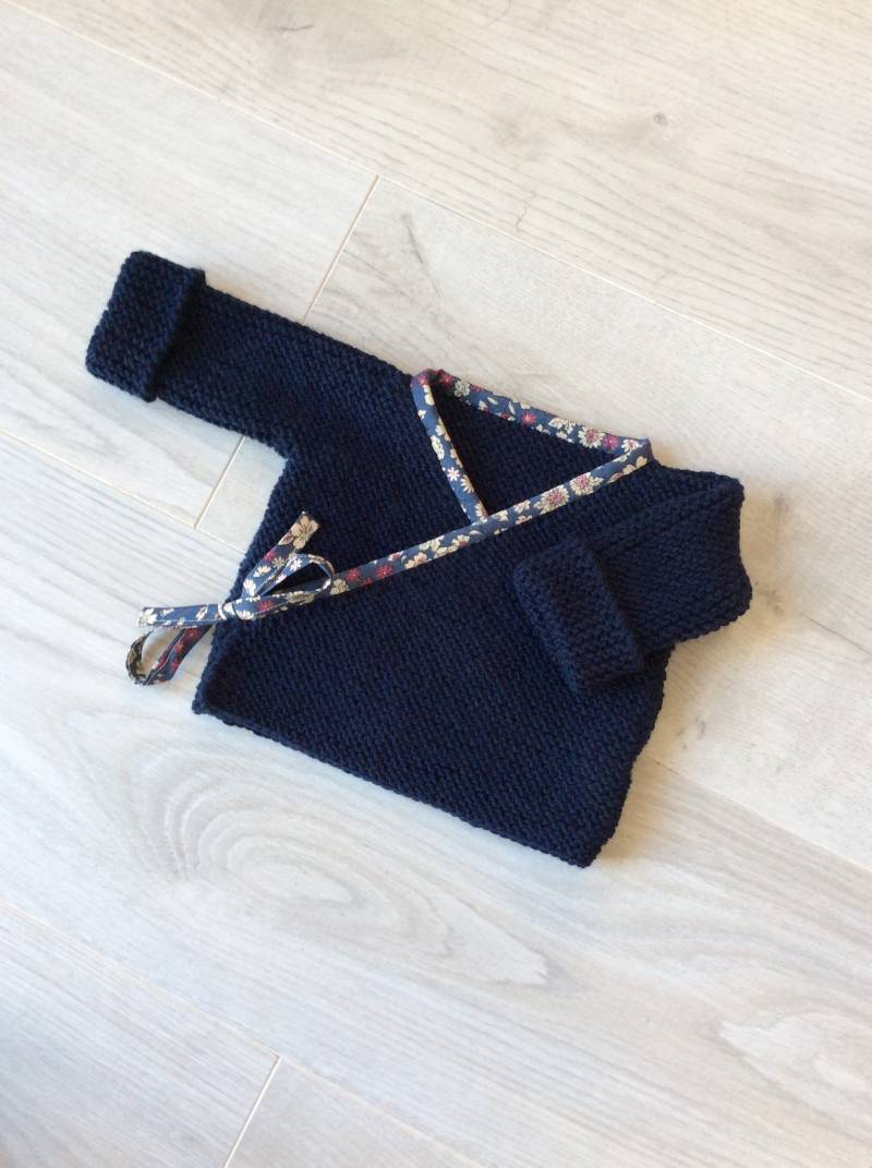 Babyweste, Wollwickeltop, Wollweste, Babyausstattung, Baby-Cardigan, Reine Wolle | 100% Merino, Liberty, Handgestrickt von DelphineCFrance