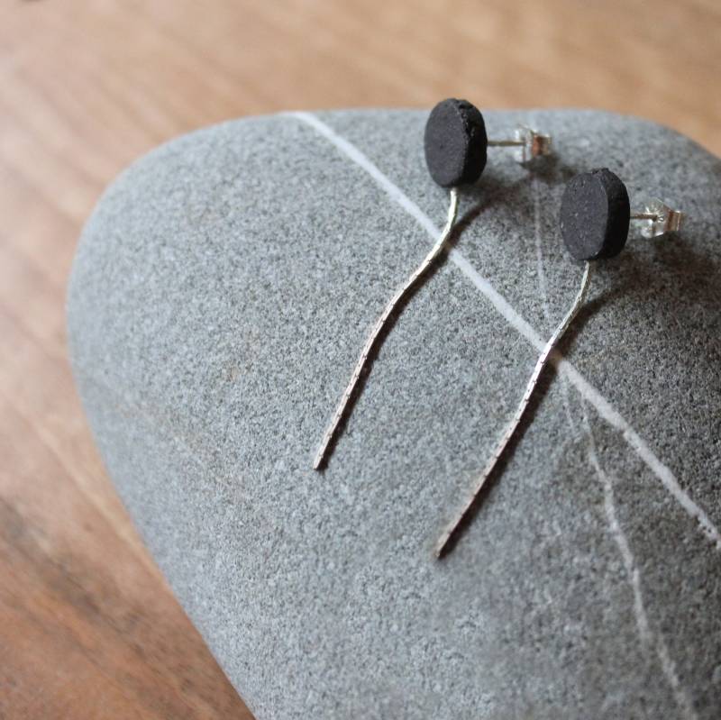 Mattschwarze Steinzeugkeramik Und 925 Silber Ohrringe I Ohrstecker Mit Kette, Minimalistisch Mattschwarze Steinzeugkeramik Und 925 Silber Ohrringe I Ohrstecker Mit Kette, Minimalistisch von DelphineISKANDAR