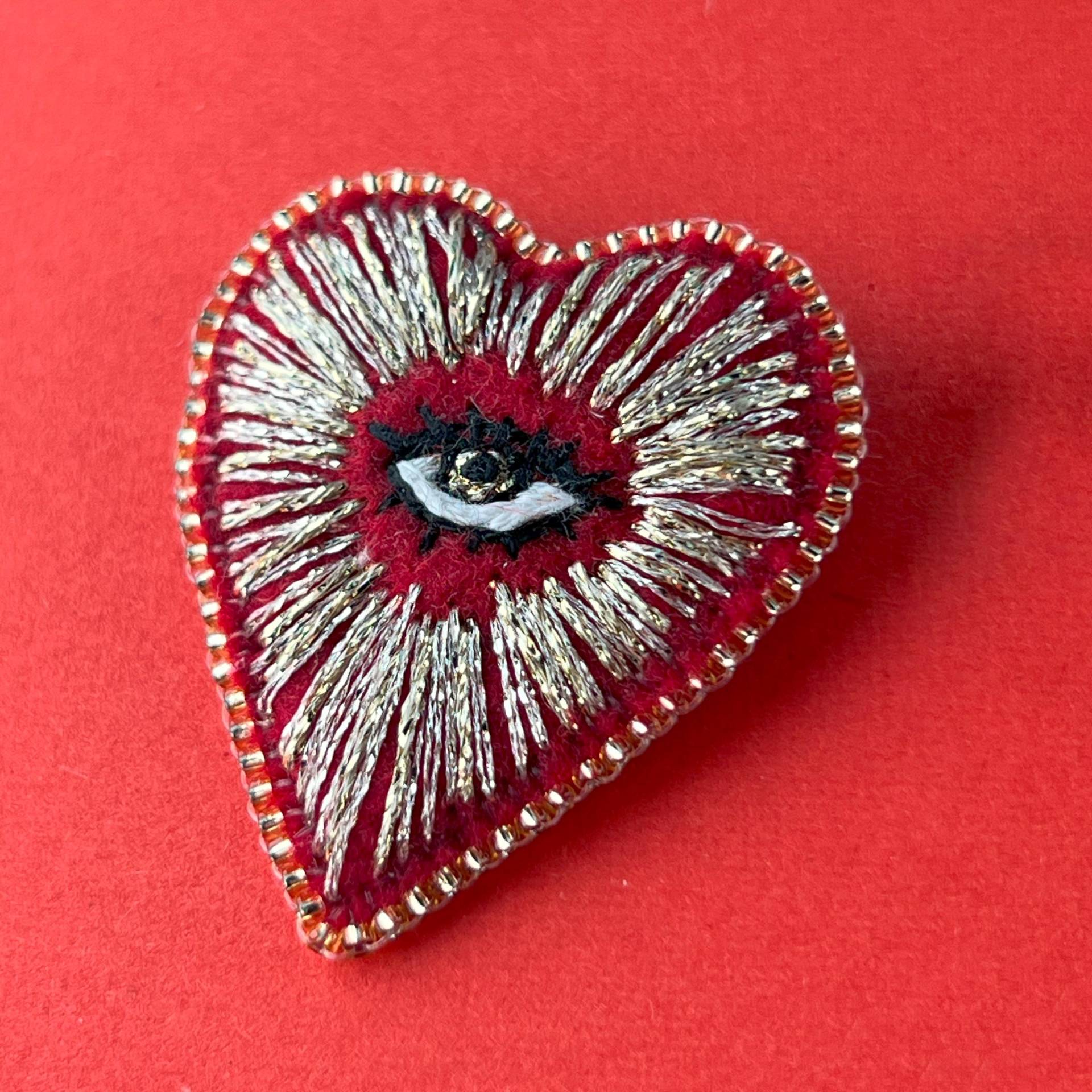 Gilded Heart Pin Gilded Heart Pin von Delscreationsstudio