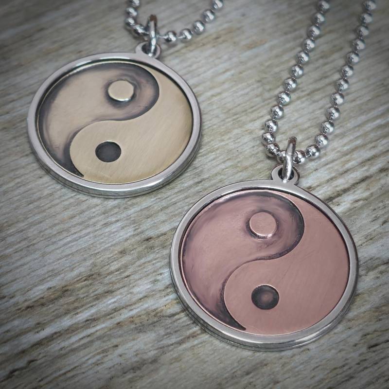 Anhänger Yin Yang Edelstahl - Kupfer/Messing Vintage + Schmuckbeutel Kugelkette 60 cm Anhänger Yin Yang Edelstahl - Kupfer/Messing Vintage + Schmuckbeutel Kugelkette 60 cm von DeltaDesign24